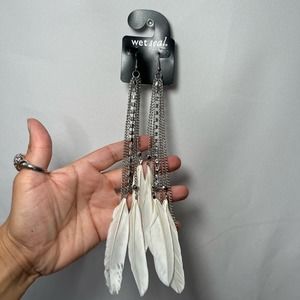 NWT Vibtage Wet Seal Feather Rhinestone Dangle Earrings